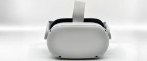 Innovación tecnológica con realidad virtual y hardware avanzado.