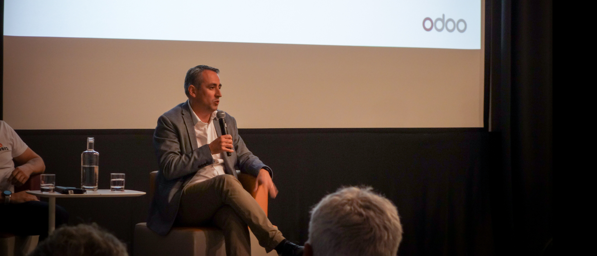 Representante de Develoop exponiendo su experiencia como partner de Odoo en el evento de Barcelona
